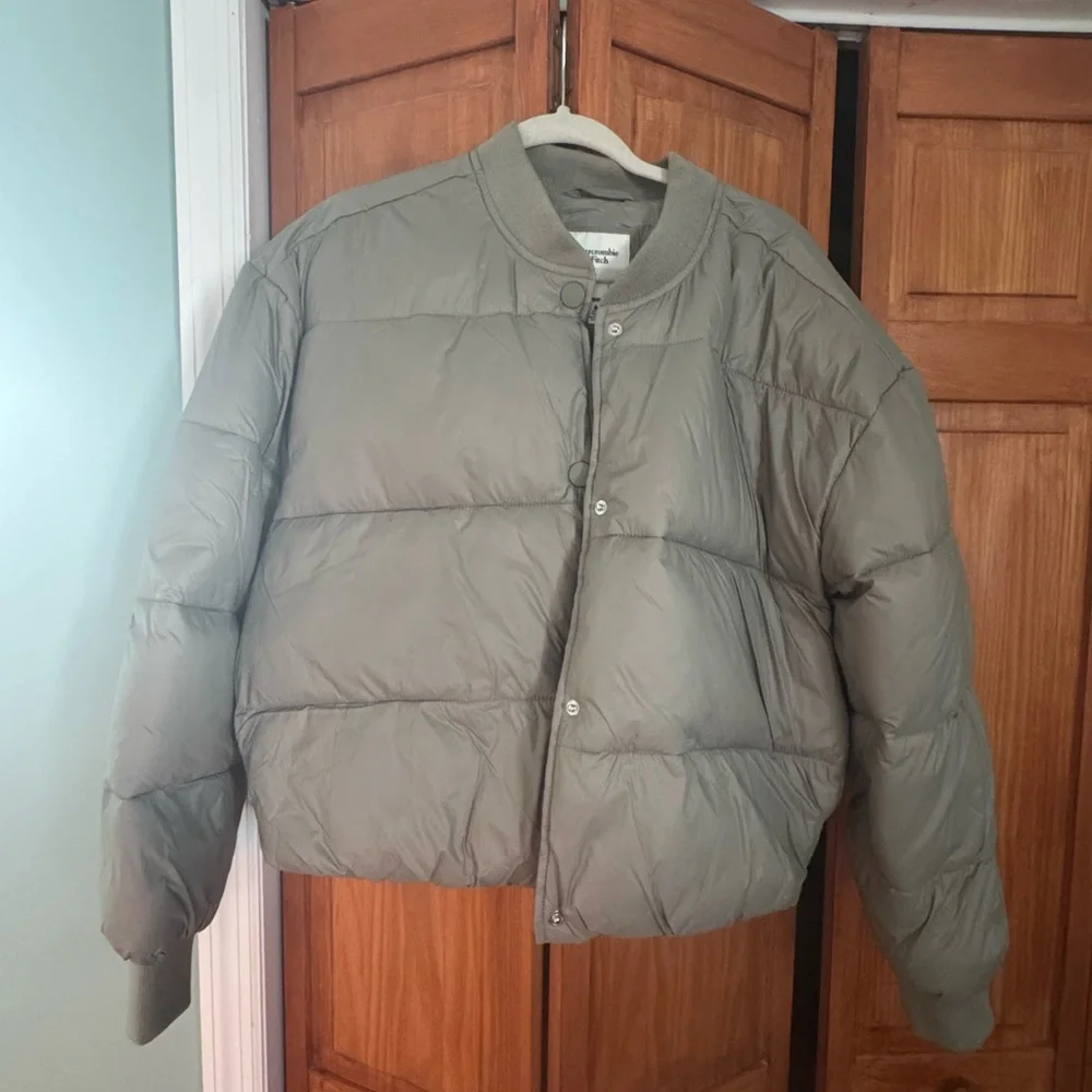 NWT Abercrombie Bomber Jacket - Picture 2 of 6
